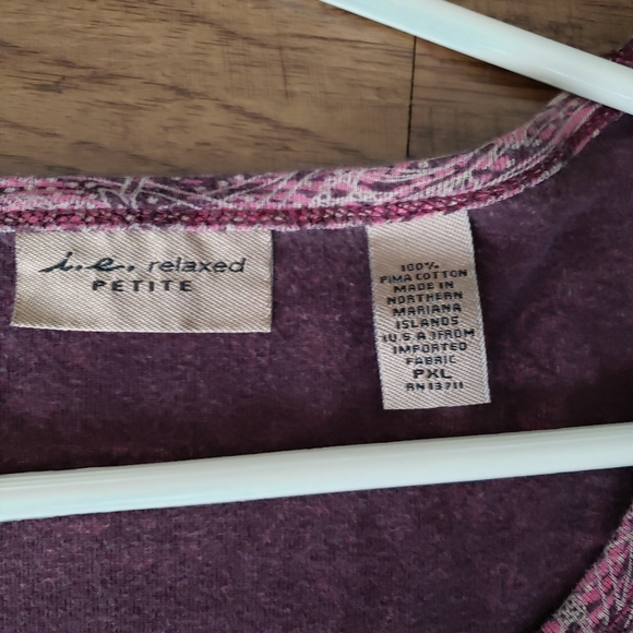 i.e. relaxed petite top with 3/4 sleeves - Picture 6 of 6